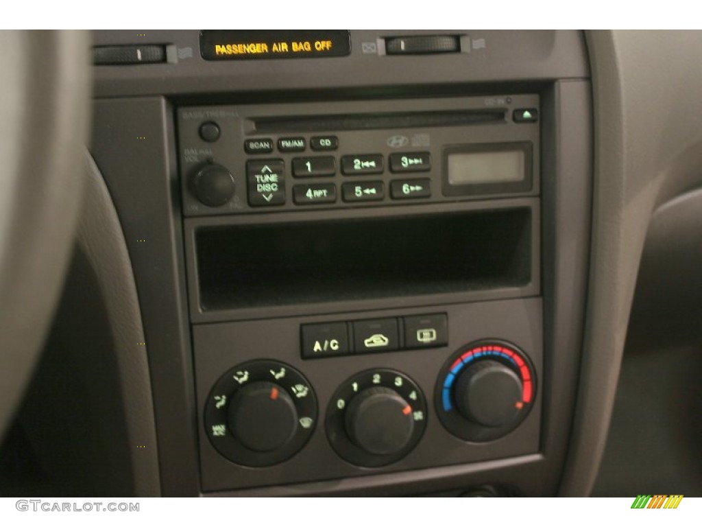 2006 Hyundai Elantra GLS Sedan Controls Photo #60760634