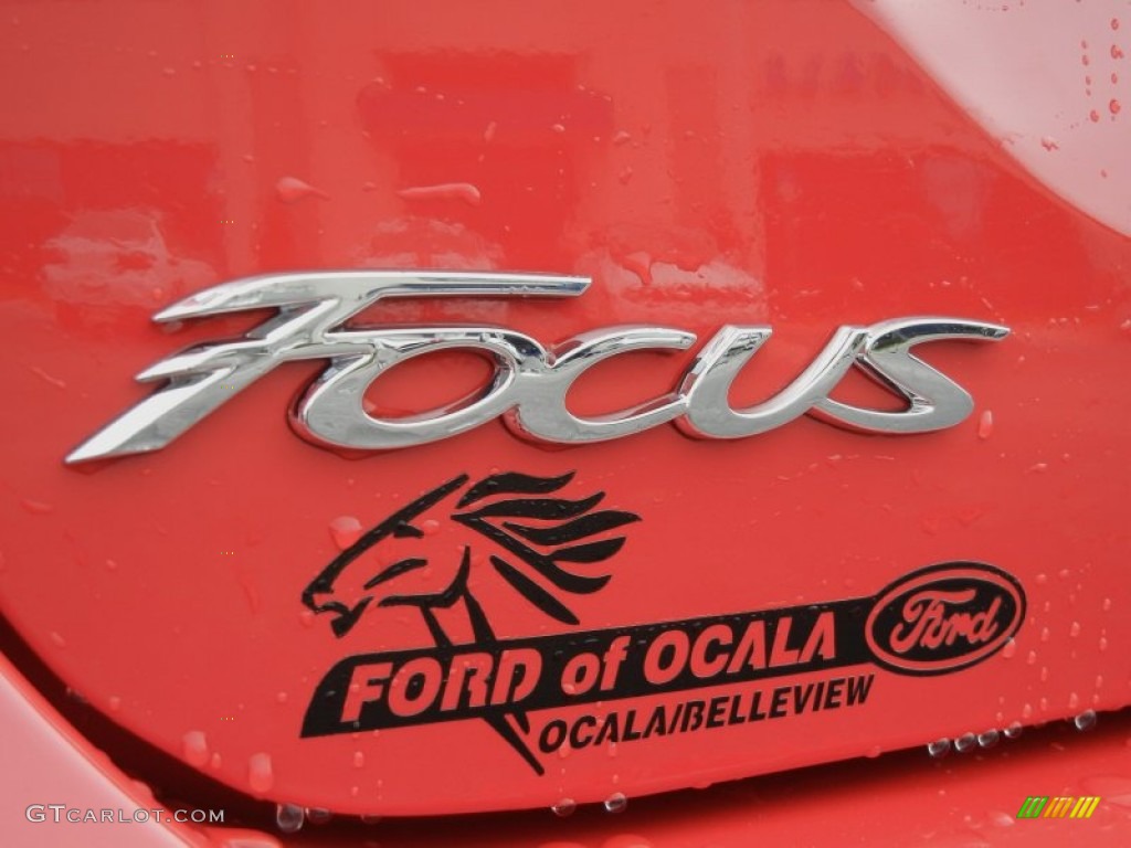 2012 Focus SE Sport Sedan - Race Red / Two-Tone Sport photo #4