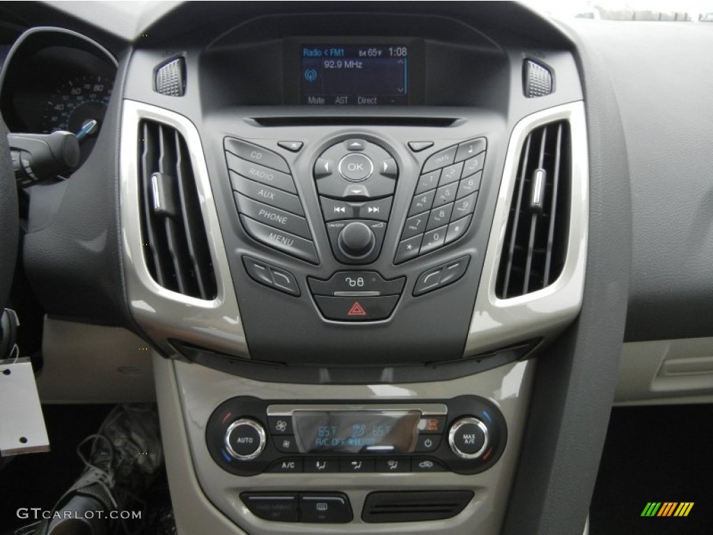2012 Ford Focus SEL Sedan Controls Photo #60765179