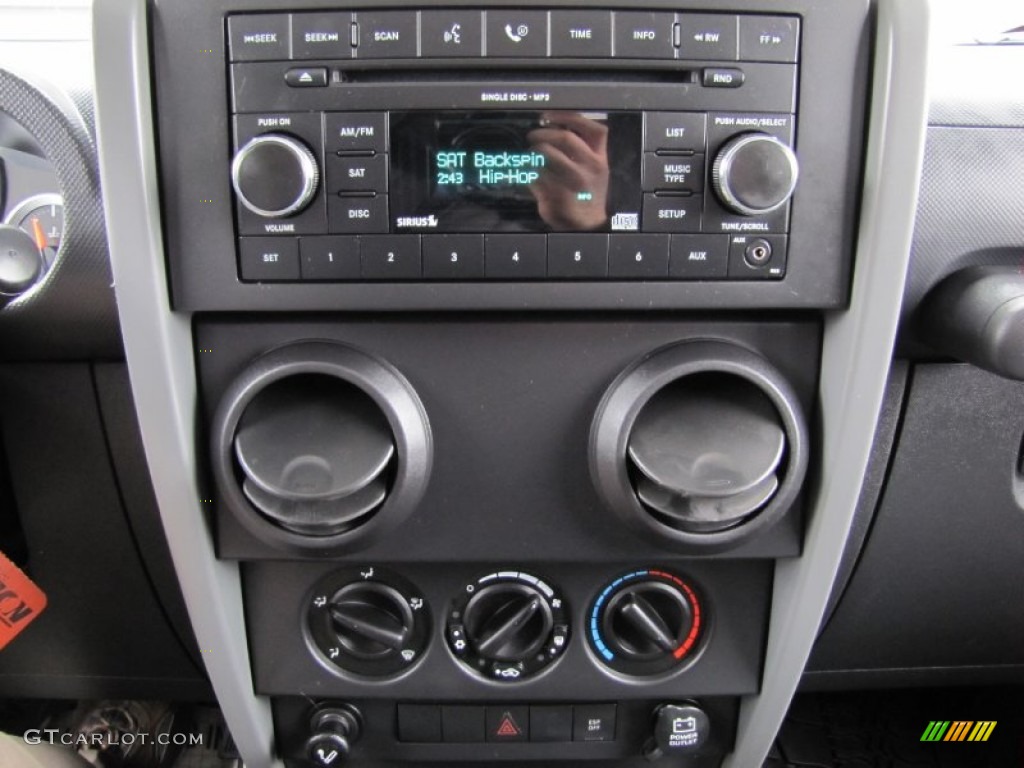 2007 Jeep Wrangler Sahara 4x4 Controls Photo #60767657