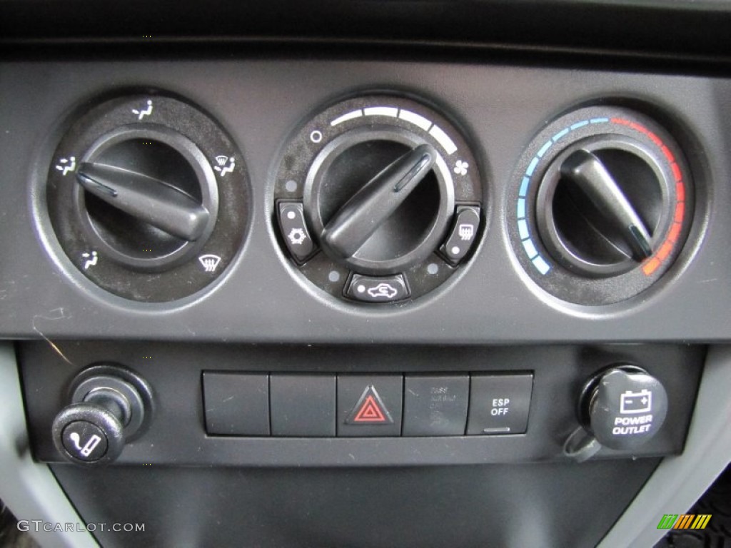 2007 Jeep Wrangler Sahara 4x4 Controls Photo #60767675