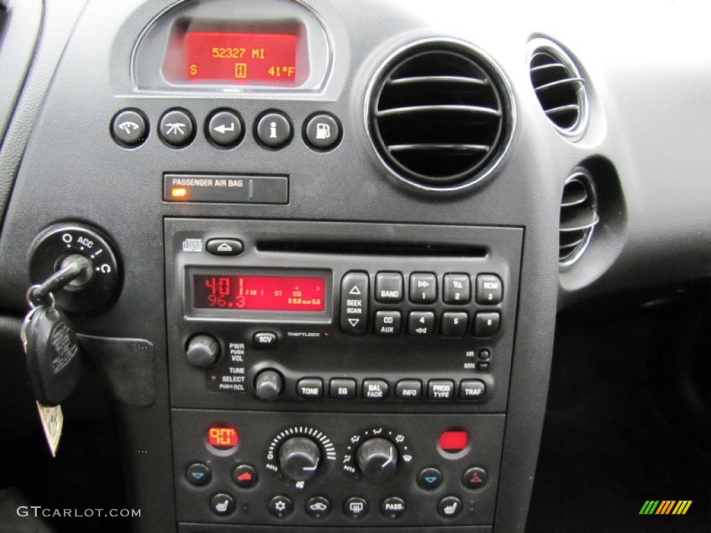 2007 Pontiac Grand Prix GXP Sedan Controls Photo #60768928