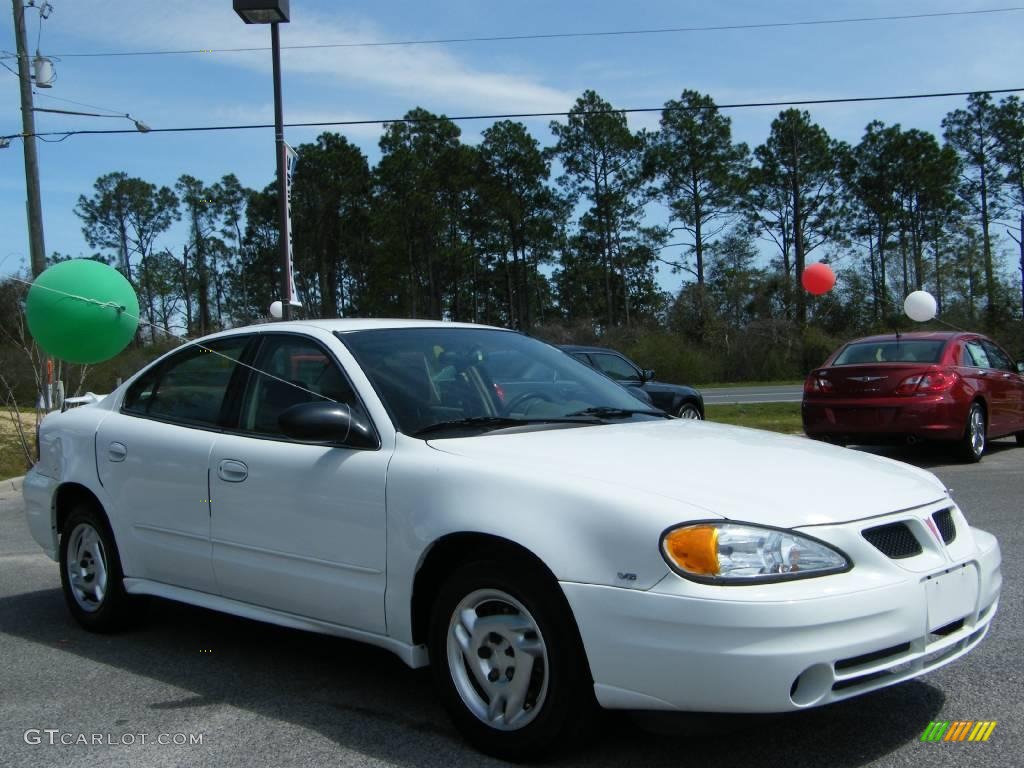 2005 Grand Am SE Sedan - Summit White / Dark Taupe photo #7