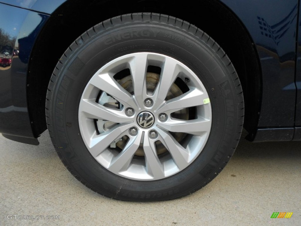 2012 Volkswagen Routan SE Wheel Photo #60776510