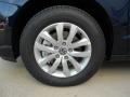 2012 Volkswagen Routan SE Wheel and Tire Photo