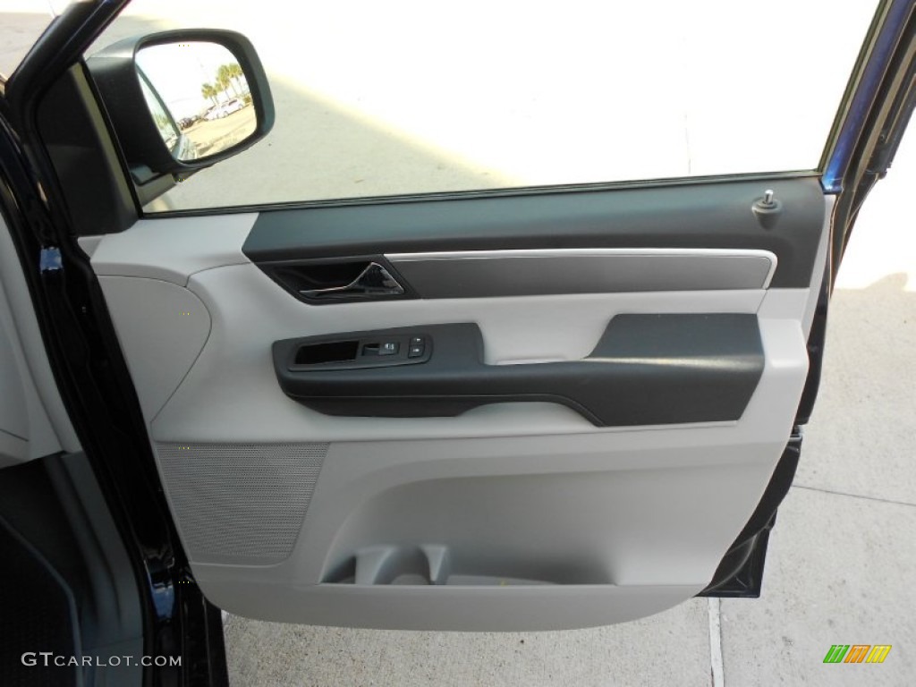 2012 Volkswagen Routan SE Aero Gray Door Panel Photo #60776537
