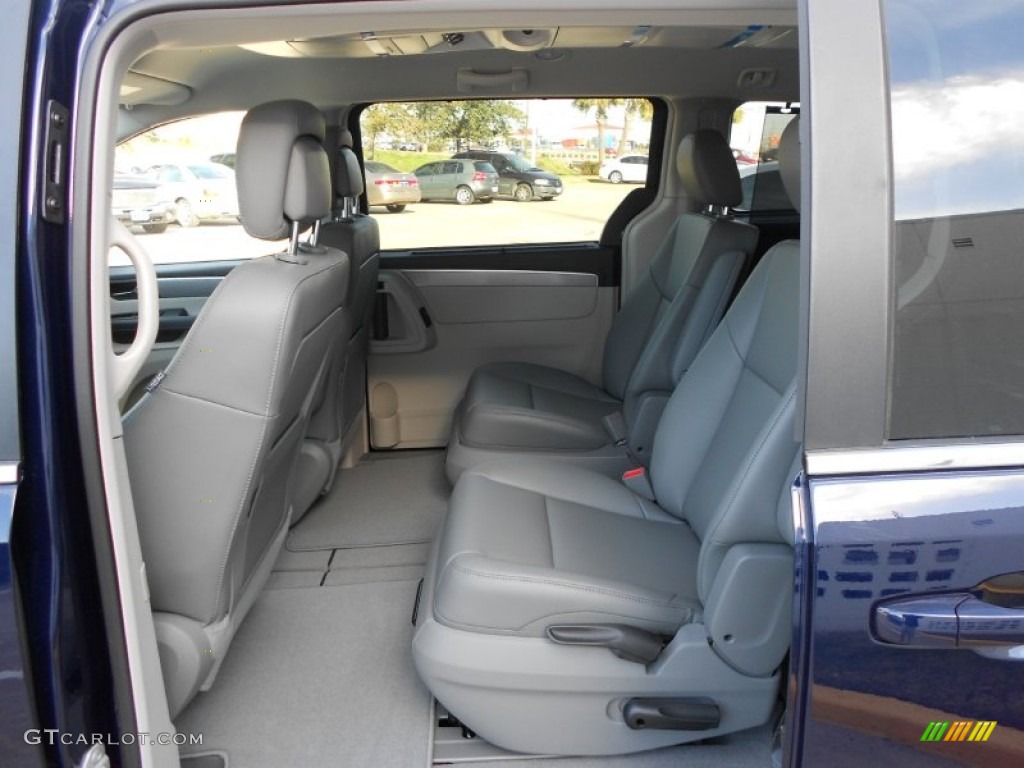 Aero Gray Interior 2012 Volkswagen Routan SE Photo #60776555