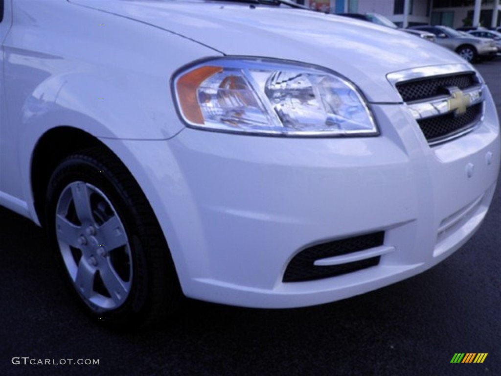 2010 Aveo LT Sedan - Summit White / Charcoal photo #2