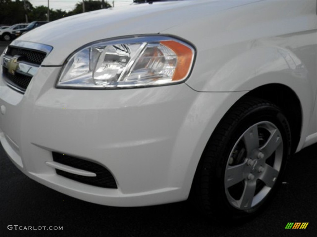 2010 Aveo LT Sedan - Summit White / Charcoal photo #4