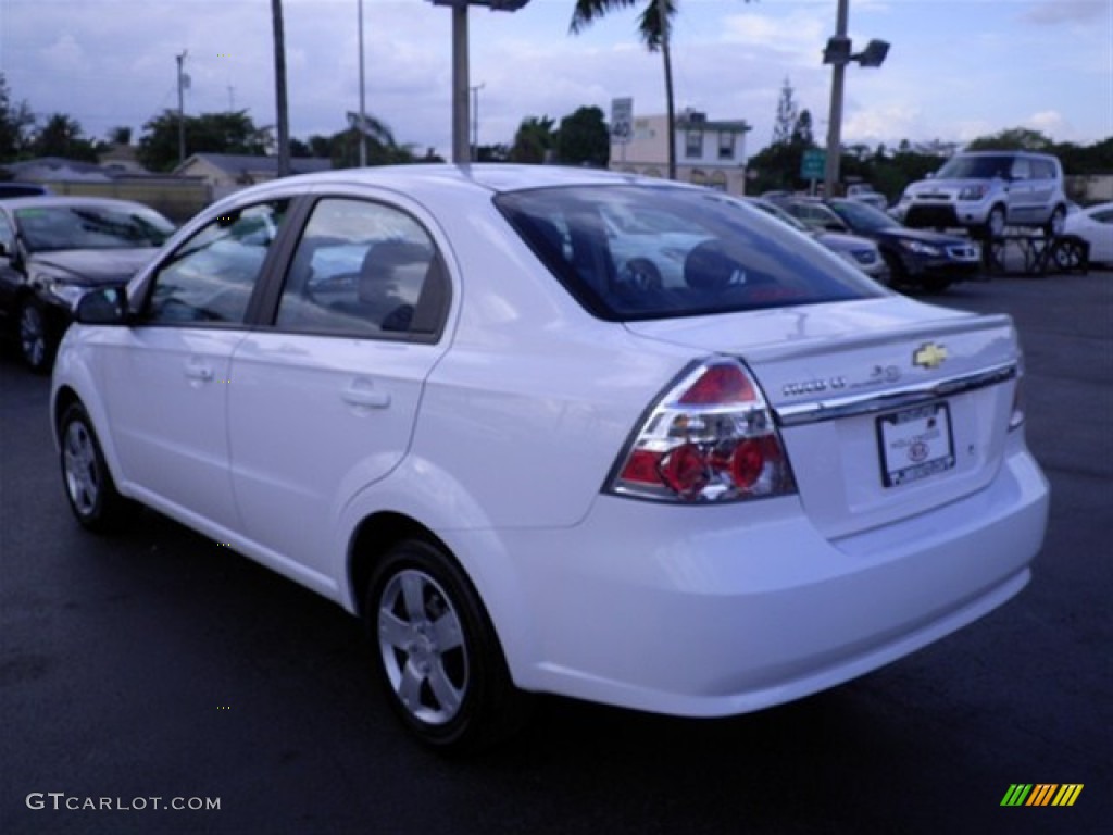 2010 Aveo LT Sedan - Summit White / Charcoal photo #7