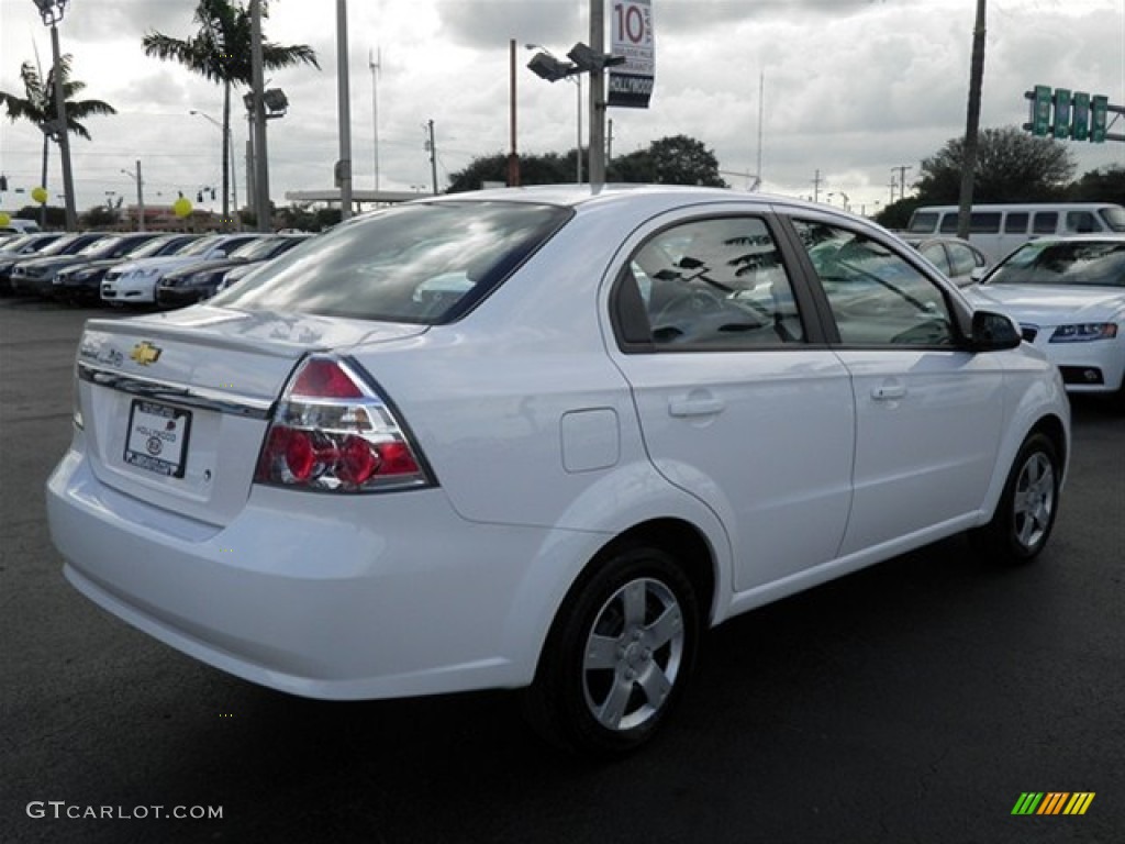 2010 Aveo LT Sedan - Summit White / Charcoal photo #9