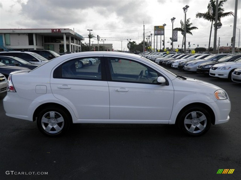 2010 Aveo LT Sedan - Summit White / Charcoal photo #10