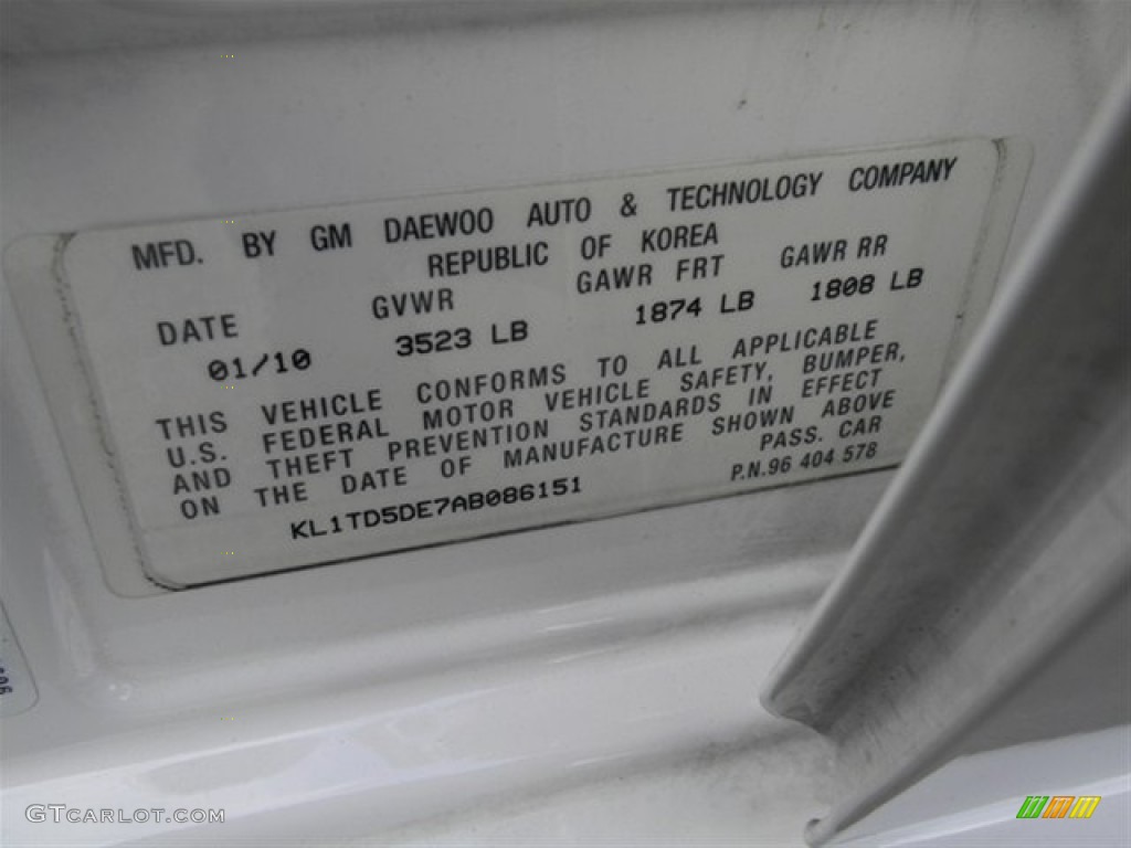 2010 Aveo LT Sedan - Summit White / Charcoal photo #24