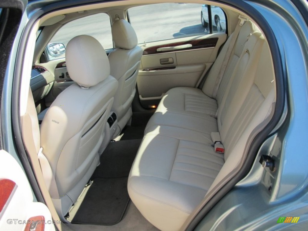 Light Parchment/Medium Dark Parchment Interior 2005 Lincoln Town Car Signature Photo #60786116