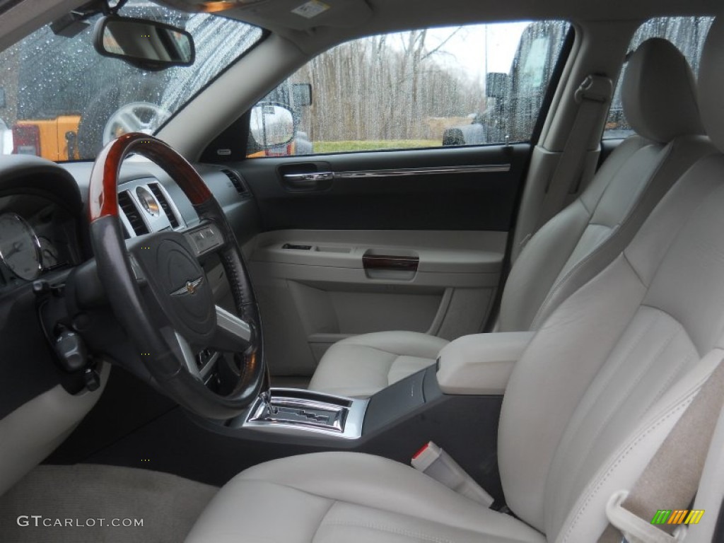 2005 Chrysler 300 C HEMI AWD Interior Color Photos