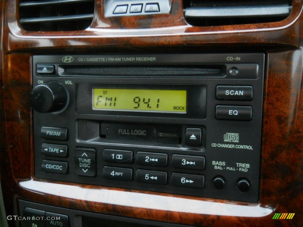 2004 Hyundai Sonata LX Audio System Photo #60794663