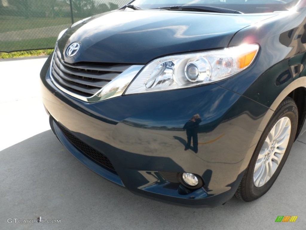 2012 Sienna XLE - South Pacific Pearl / Light Gray photo #10