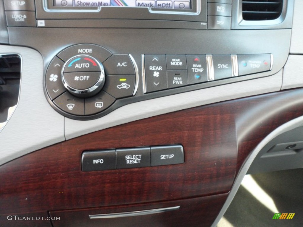 2012 Toyota Sienna XLE Controls Photo #60800738