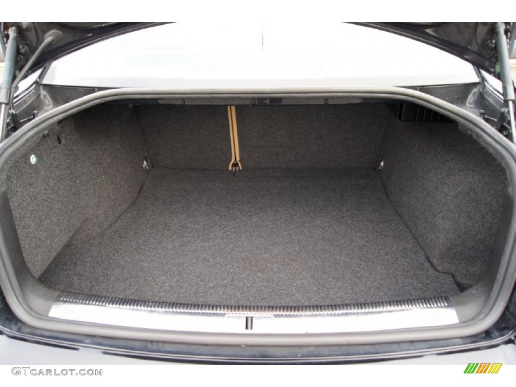 2004 Volkswagen Passat GLS TDI Sedan Trunk Photo #60803180