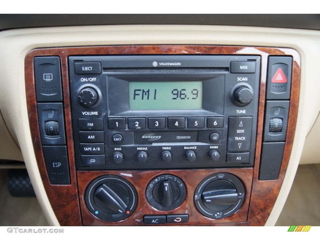 2004 Volkswagen Passat GLS TDI Sedan Controls Photo #60803228