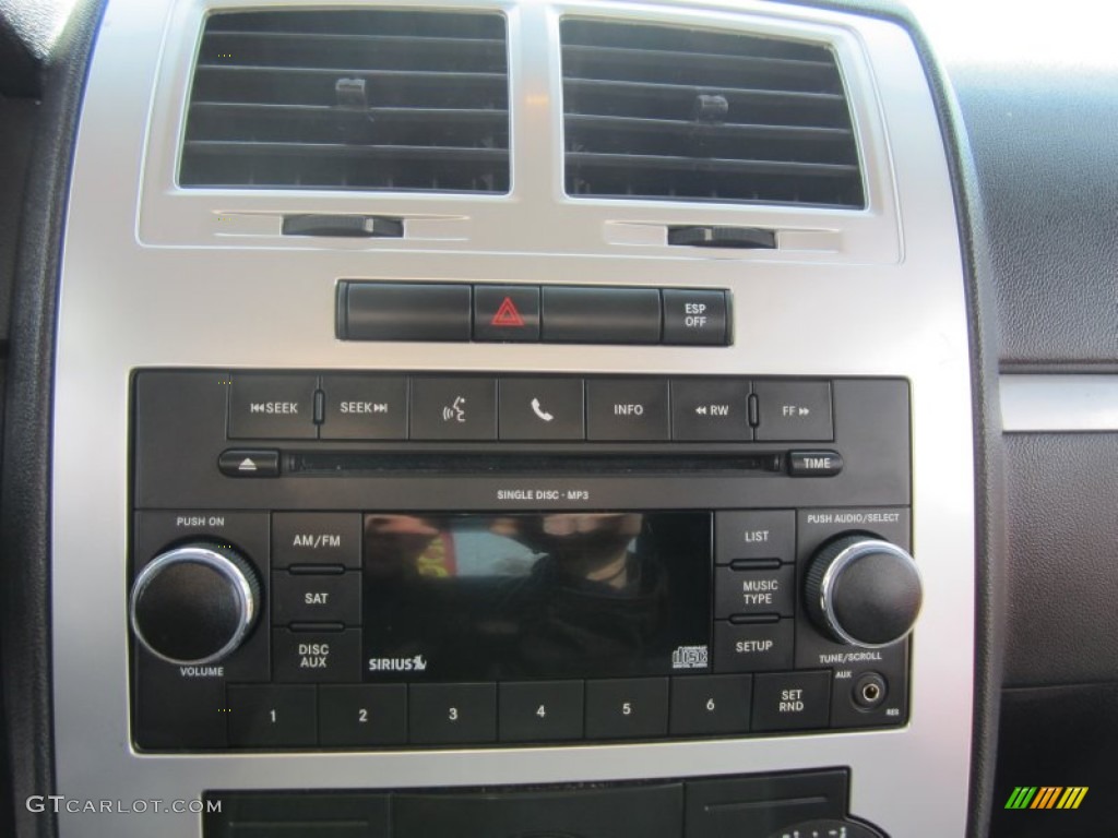2010 Dodge Charger SXT Audio System Photo #60806766