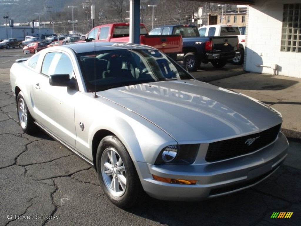 2009 Mustang V6 Coupe - Brilliant Silver Metallic / Dark Charcoal photo #2
