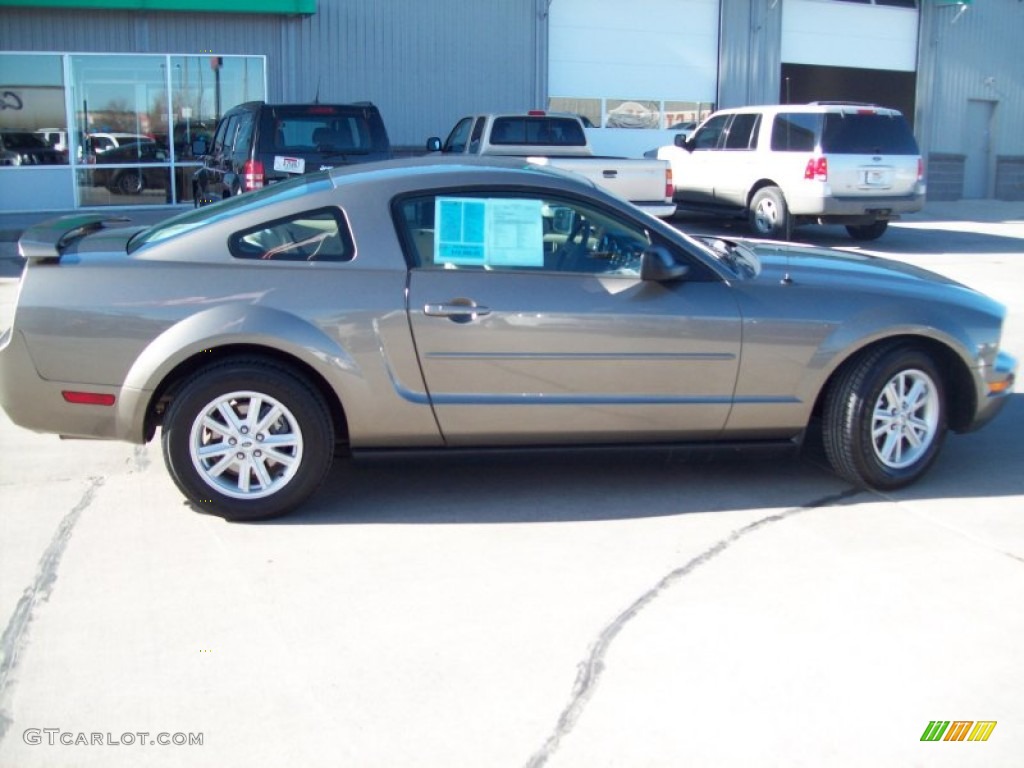 2005 Mustang V6 Deluxe Coupe - Mineral Grey Metallic / Medium Parchment photo #23