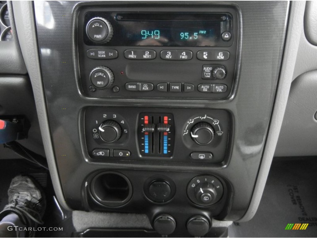 2005 GMC Envoy SLE Controls Photo #60812364