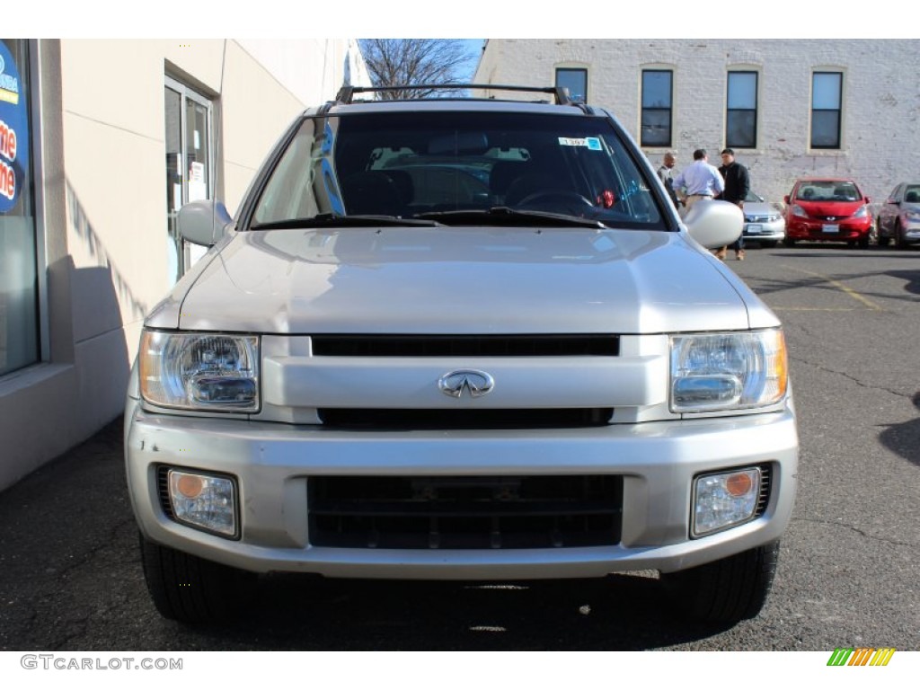 2002 QX4 4x4 - Brilliant Silver Metallic / Graphite photo #2