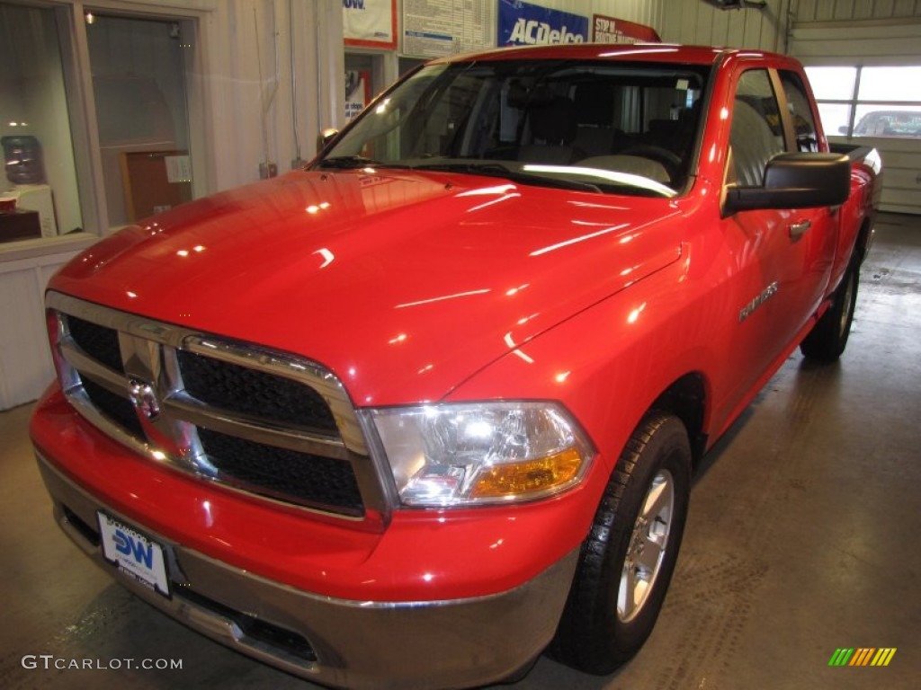 2011 Ram 1500 SLT Quad Cab 4x4 - Flame Red / Dark Slate Gray/Medium Graystone photo #2