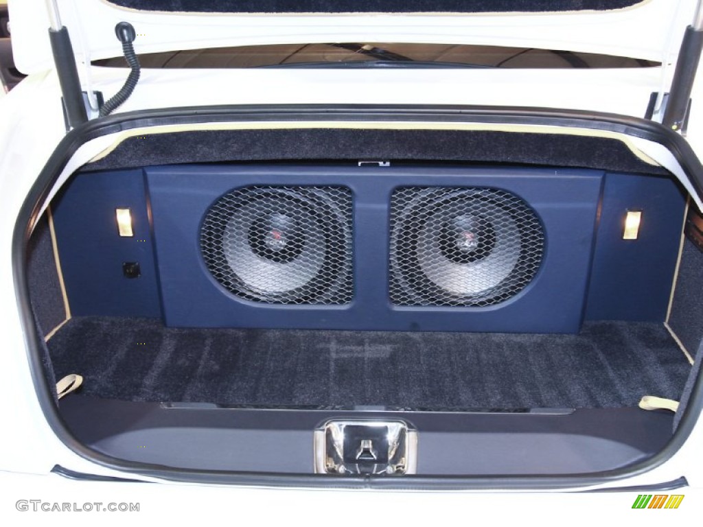2009 Bentley Brooklands Standard Brooklands Model Trunk Photos
