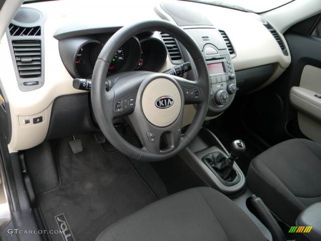 Sand/Black Houndstooth Cloth Interior 2010 Kia Soul ! Photo #60824329