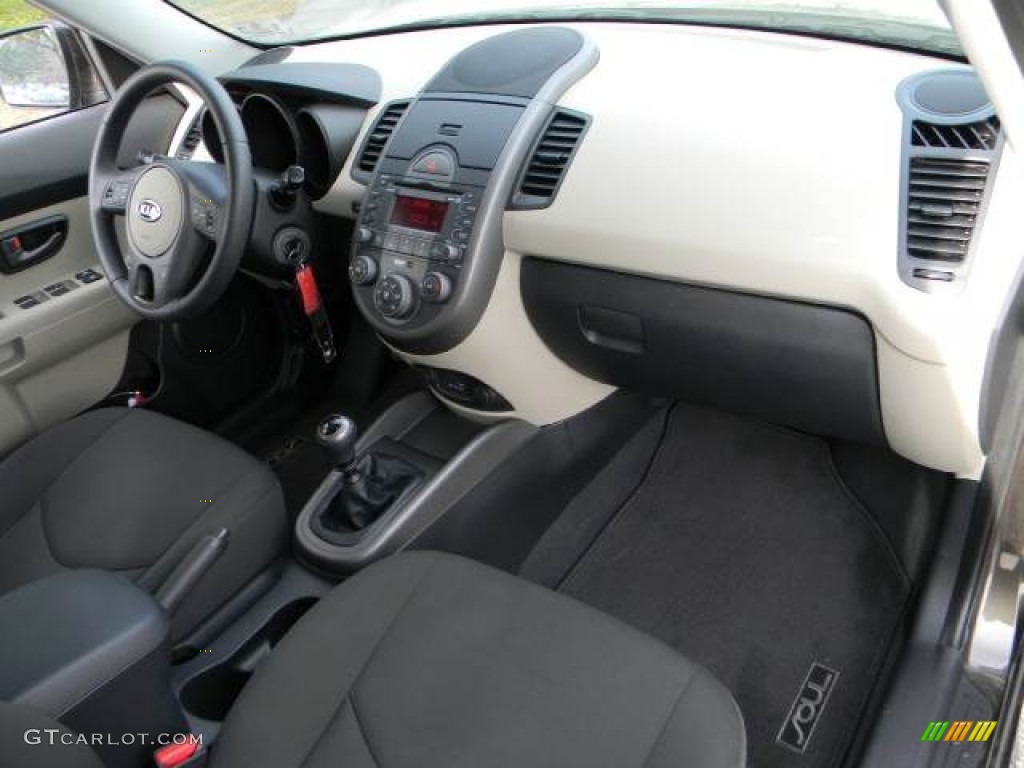 2010 Kia Soul ! Sand/Black Houndstooth Cloth Dashboard Photo #60824491