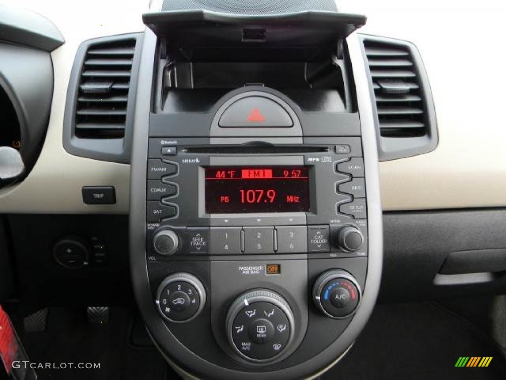 2010 Kia Soul ! Controls Photo #60824563