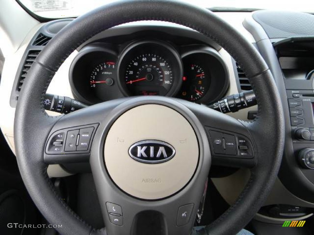 2010 Kia Soul ! Sand/Black Houndstooth Cloth Steering Wheel Photo #60824713