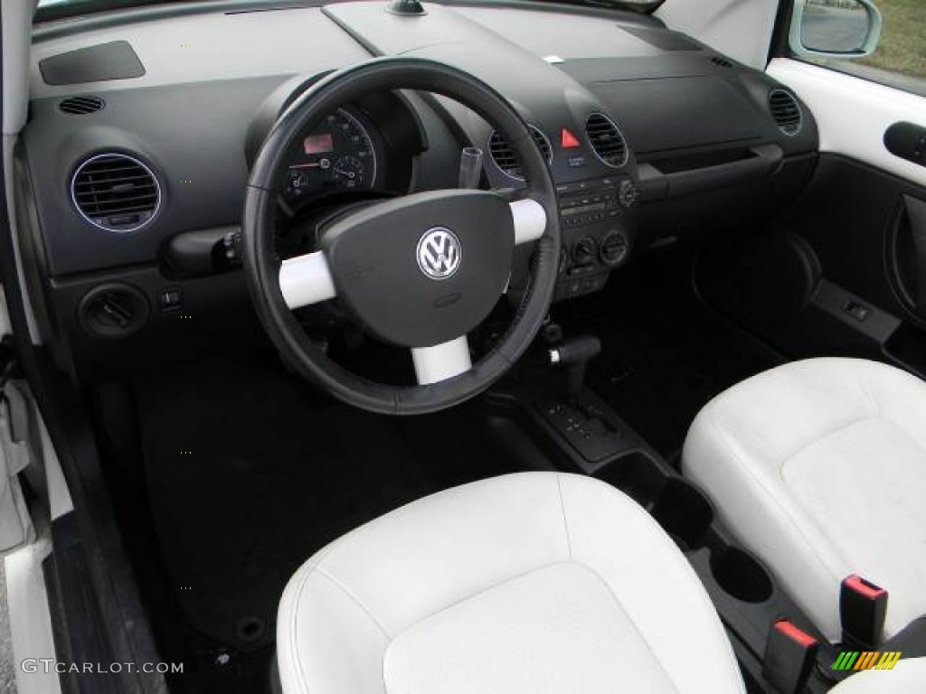 2007 Volkswagen New Beetle Triple White Convertible White Dashboard Photo #60825062