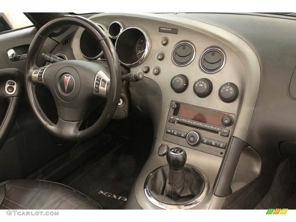 2007 Pontiac Solstice GXP Roadster Ebony Dashboard Photo #60825323