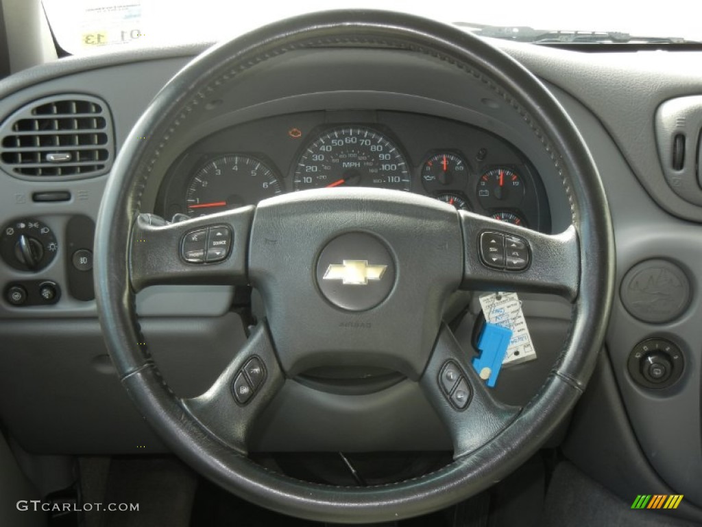 2005 Chevrolet TrailBlazer LT Light Gray Steering Wheel Photo #60826282