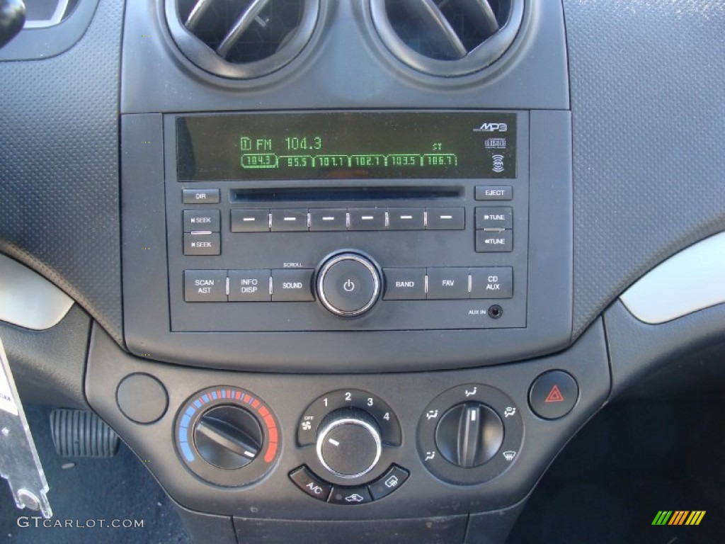 2009 Chevrolet Aveo Aveo5 LT Audio System Photo #60830465
