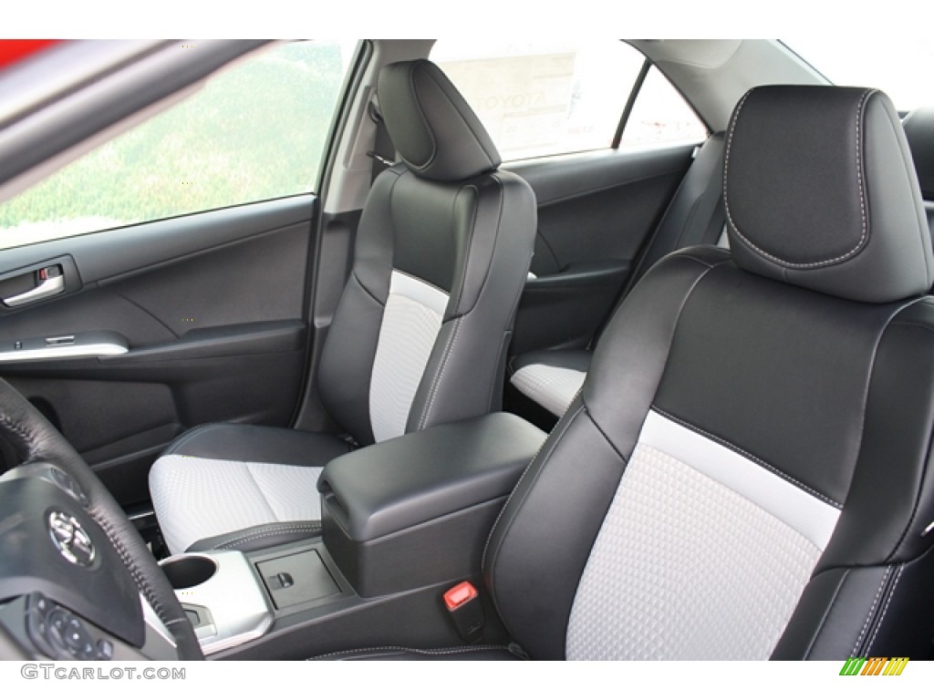 Black/Ash Interior 2012 Toyota Camry SE Photo #60835393