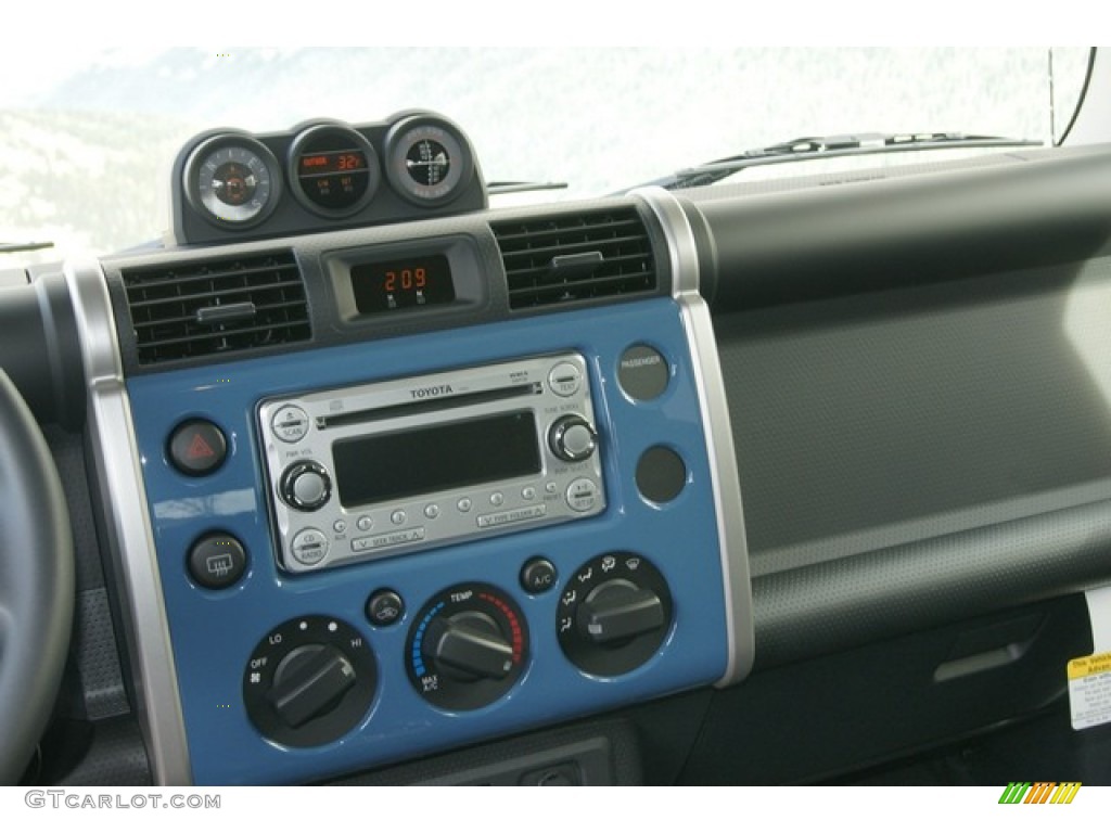 2012 Toyota FJ Cruiser 4WD Controls Photo #60836805