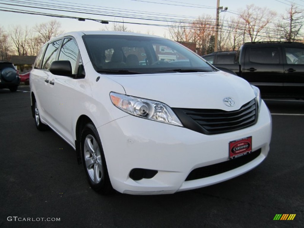 2011 Sienna V6 - Super White / Bisque photo #3