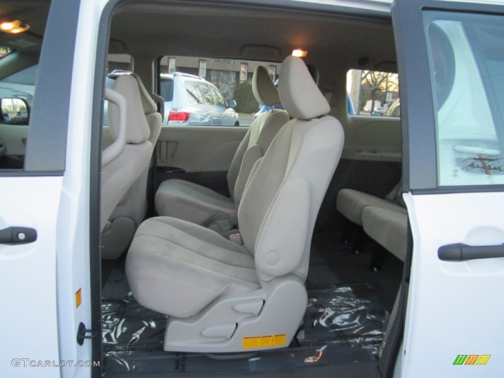 2011 Sienna V6 - Super White / Bisque photo #10