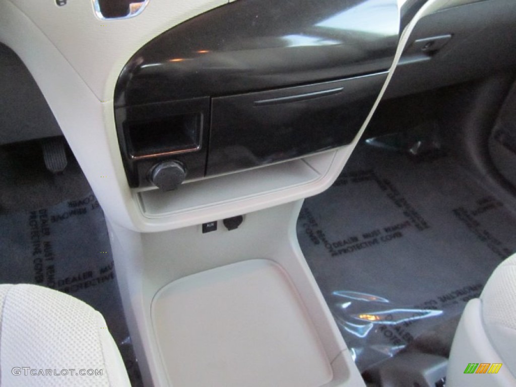 2011 Sienna V6 - Super White / Bisque photo #20