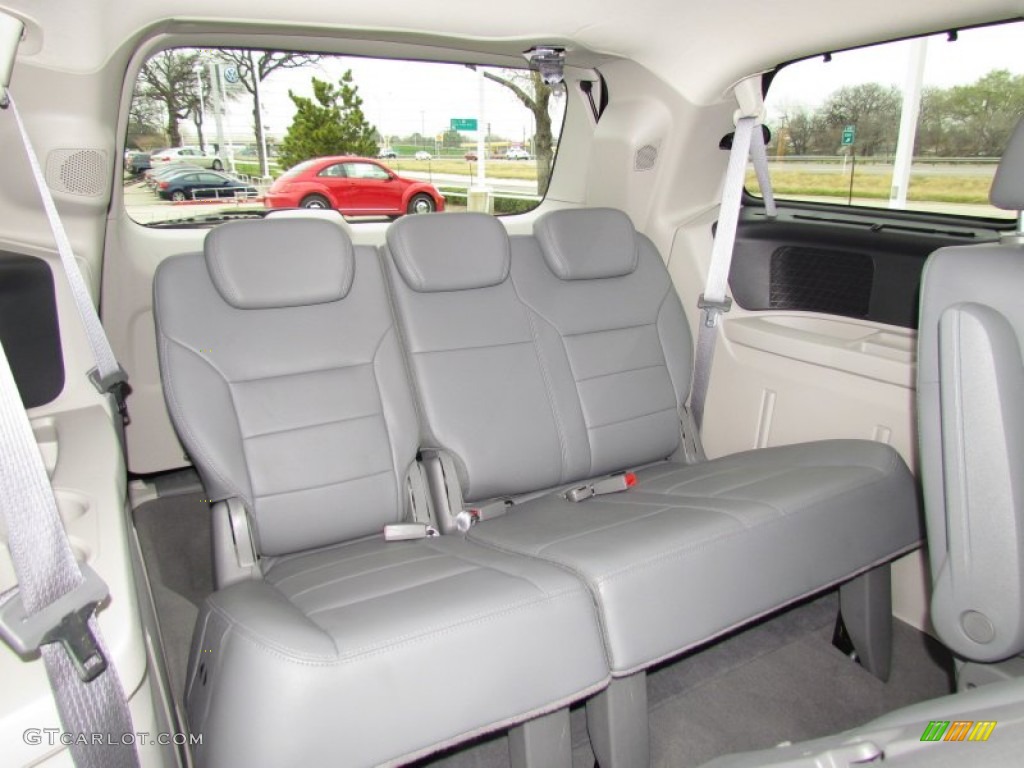 Aero Gray Interior 2010 Volkswagen Routan SEL Photo #60847340