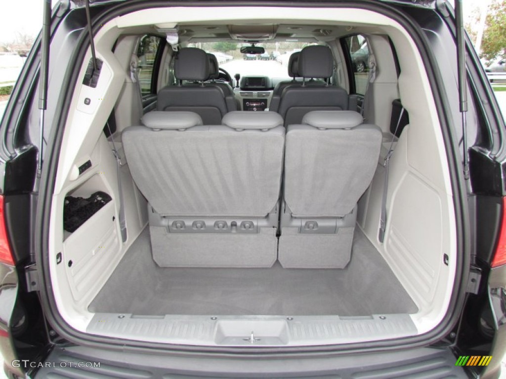 2010 Volkswagen Routan SEL Trunk Photo #60847410