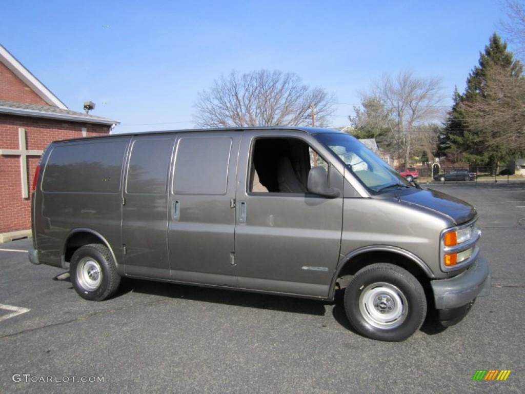 2002 Express 1500 Cargo Van - Medium Bronzemist Metallic / Neutral photo #10