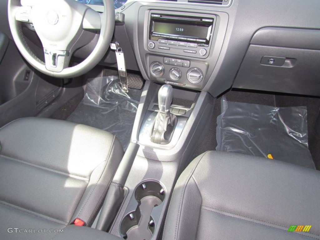 2012 Jetta SE Sedan - Black / Titan Black photo #6