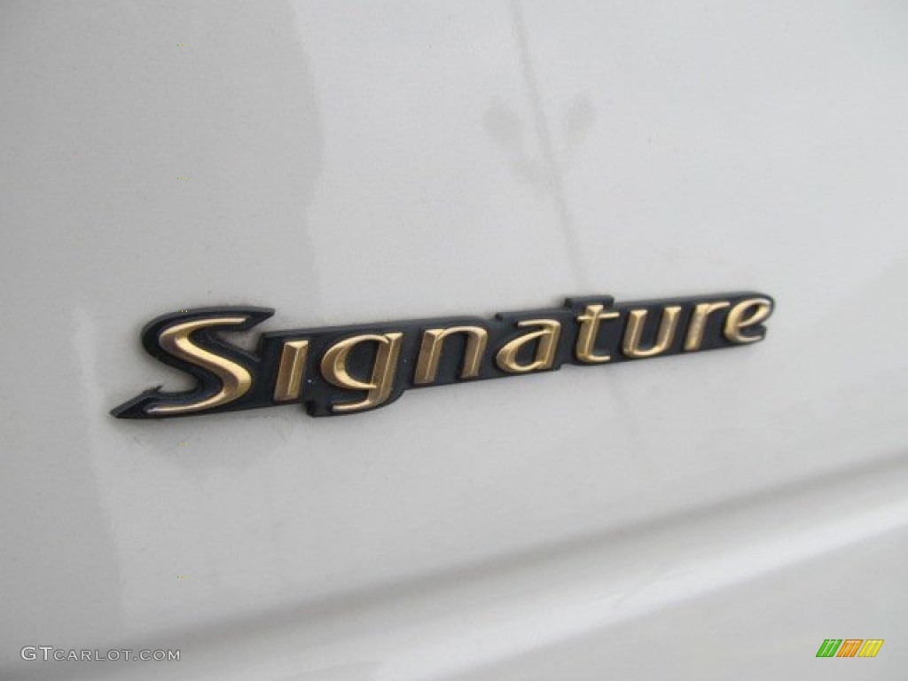 2006 Lincoln Town Car Signature Marks and Logos Photo #60857457