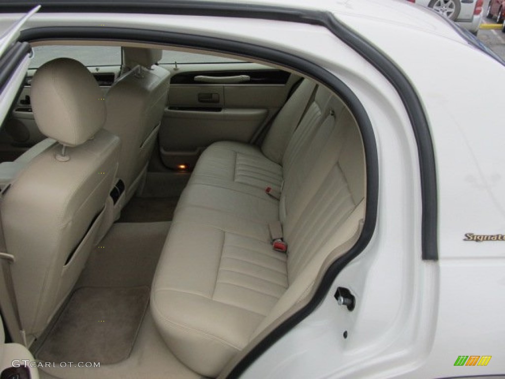 Light Camel Interior 2006 Lincoln Town Car Signature Photo #60857508